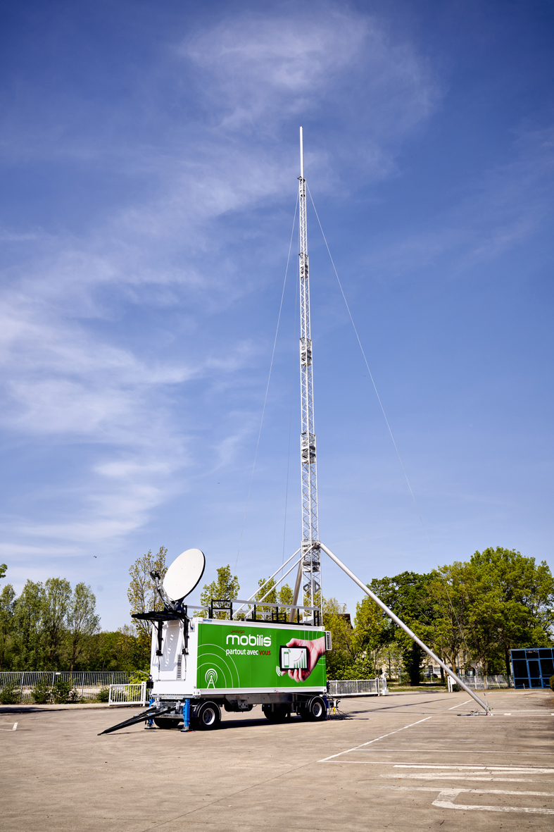 Mobile mast